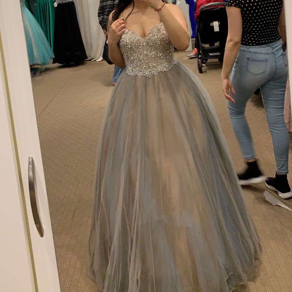 Prom Dress - Picture 2 of 5